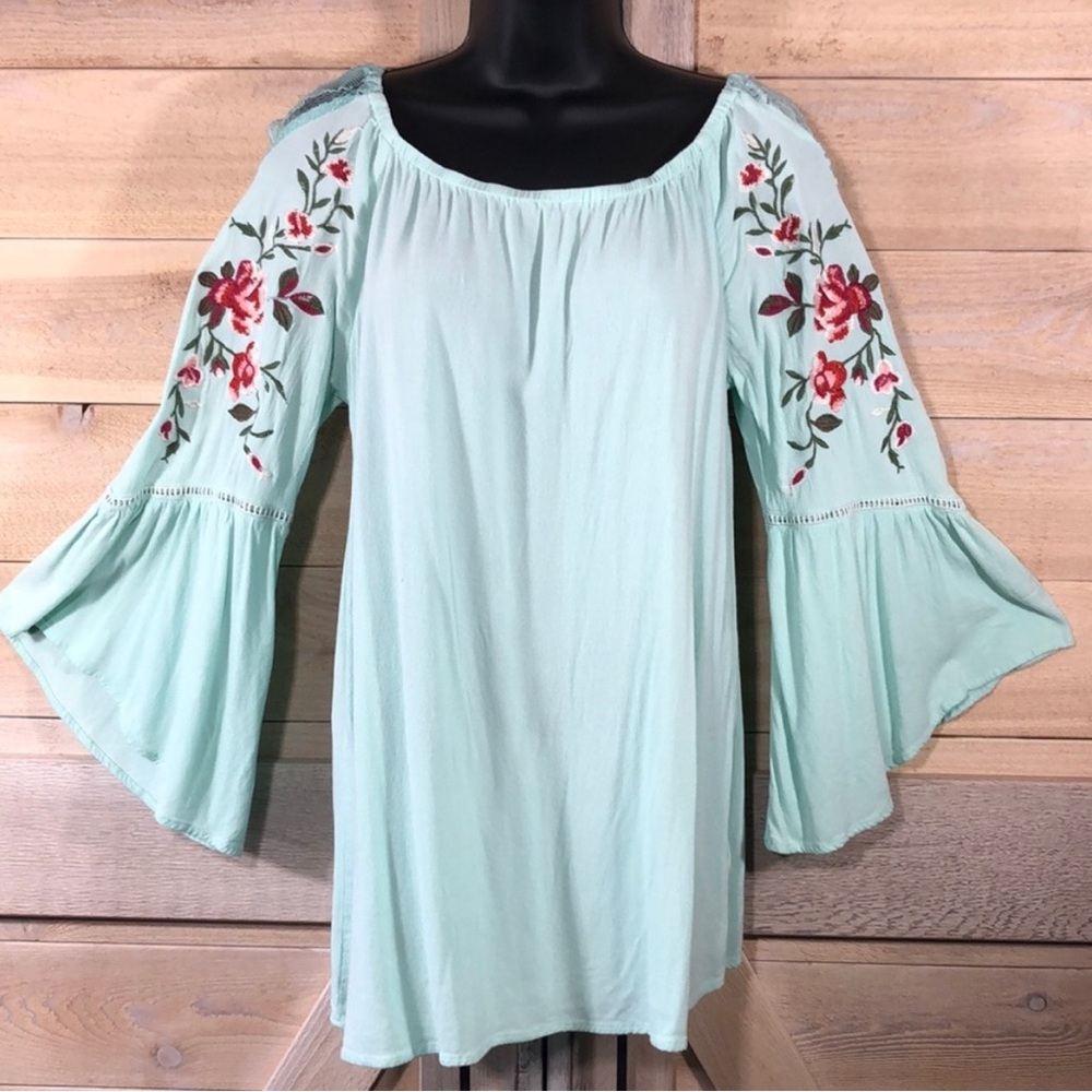 UMGEE Western-Style Top w/ Floral Embroidery, Robin’s Egg Blue, Small, EUC PM-5
